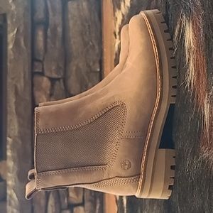 Size 9 Timberland tan chelsea boots